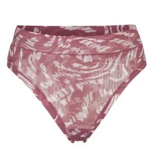 SKIMS summer mesh thong in Raspberry swirl